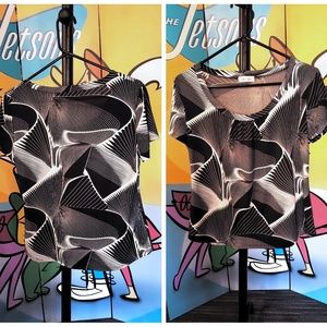 ⬇️ Vintage Casual Land Black White Top Pleated Front